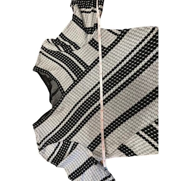 $228 BCBG MaxAzria Kenji Dress Sz Medium M Knit Striped Comfy - Picture 9 of 11